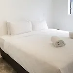Sun Soaked Central Townhouse 2 Bed 2 Bath