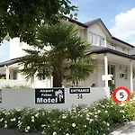 Airport Palms Motel
