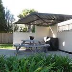 Airport Palms Motel