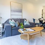 Vacation Riccarton 2 Bed 2 Bath W/Carpark