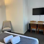 Bush Inn Court Motel