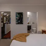 Sunny Kilmore Apartment