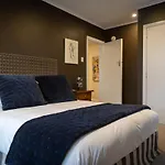 Sunny Kilmore Apartment