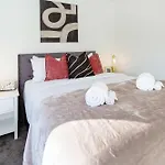 Cbd 2Br With Backyard - Walk Everywhere
