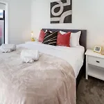 Cbd 2Br With Backyard - Walk Everywhere