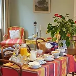 Le Petit Hotel