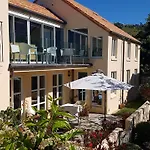 Le Petit Hotel