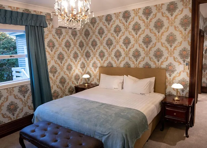 Eliza\'S Manor