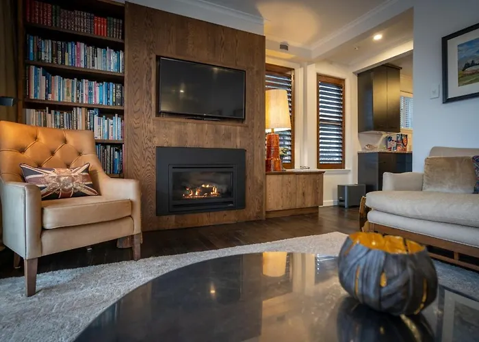 Sunny Kilmore Apartment