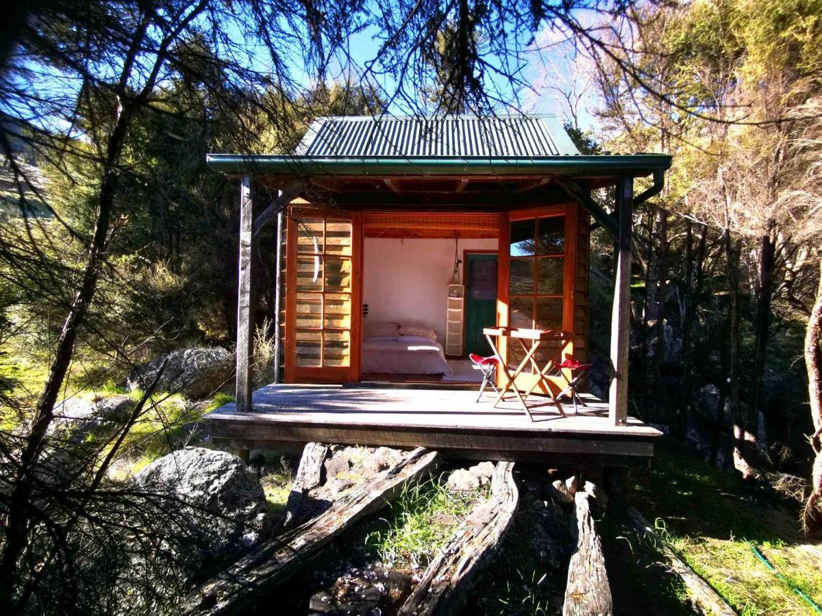 Luxury tent Manaaki Mai, Rustic Retreat Bush
