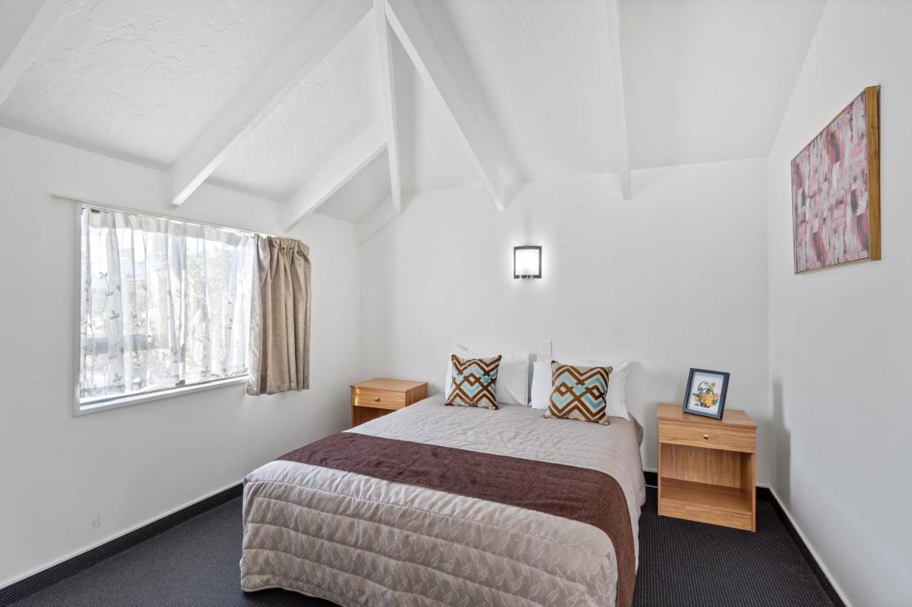 Ascot Vale Motor