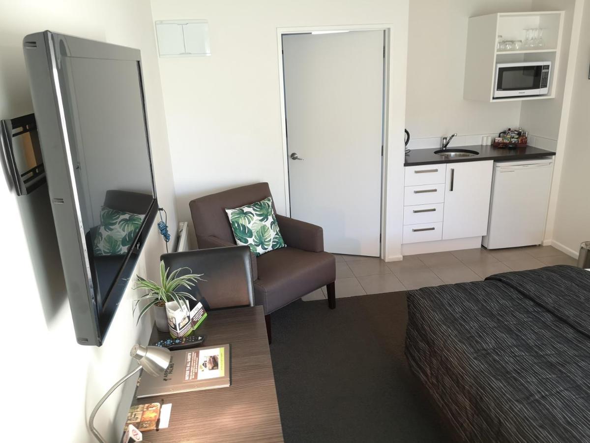 Airport Palms Motel 4*