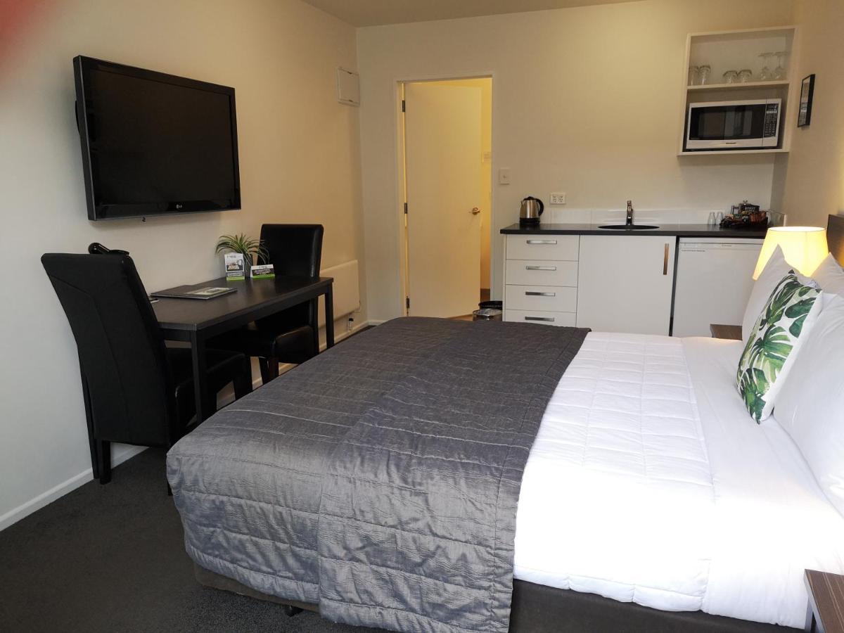 Airport Palms Motel 4*