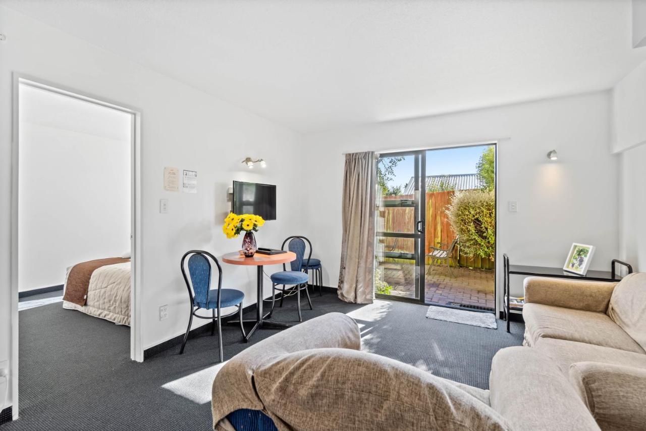 Ascot Vale Motor
