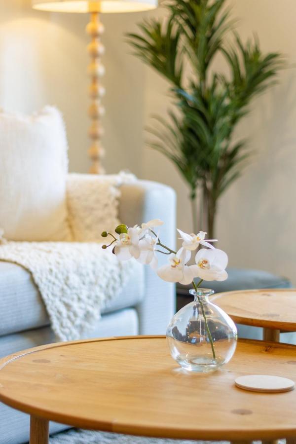 Vibrant Pad 2 Bed 1 Bath With Park *