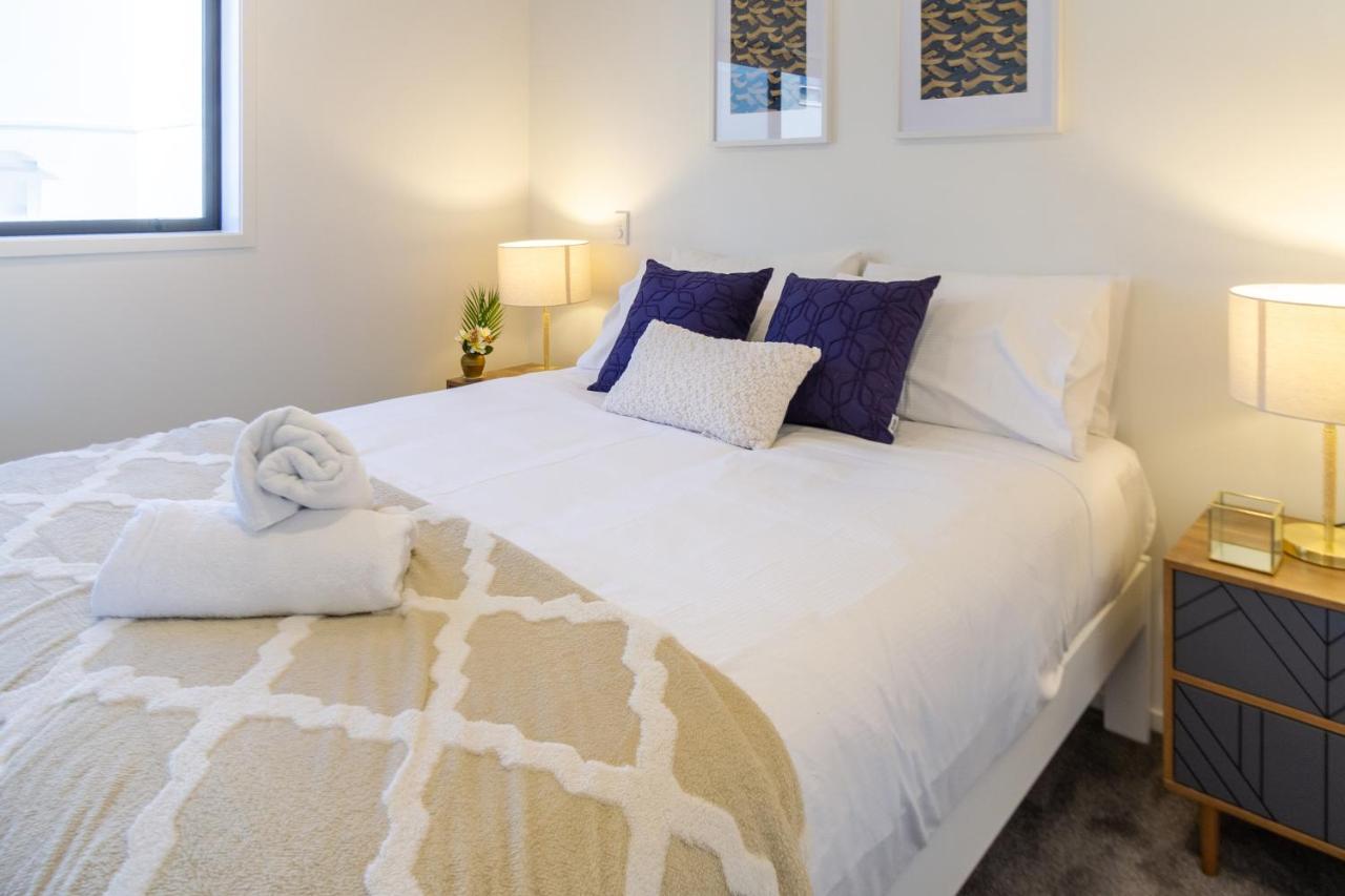 Vibrant Pad 2 Bed 1 Bath With Park Apartment Christchurch