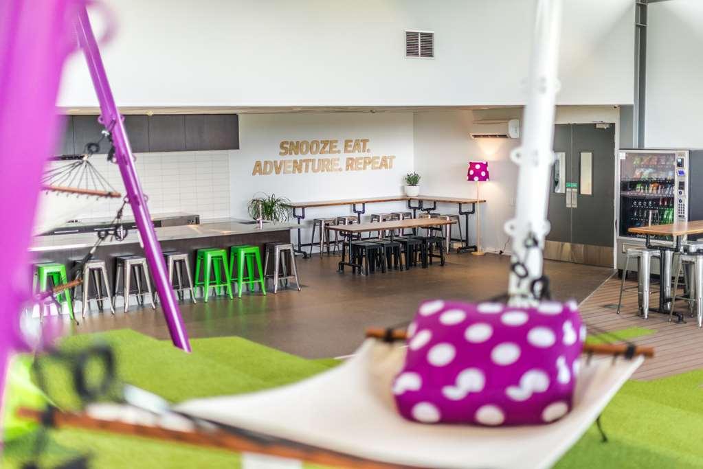 Lylo Airport Hostel