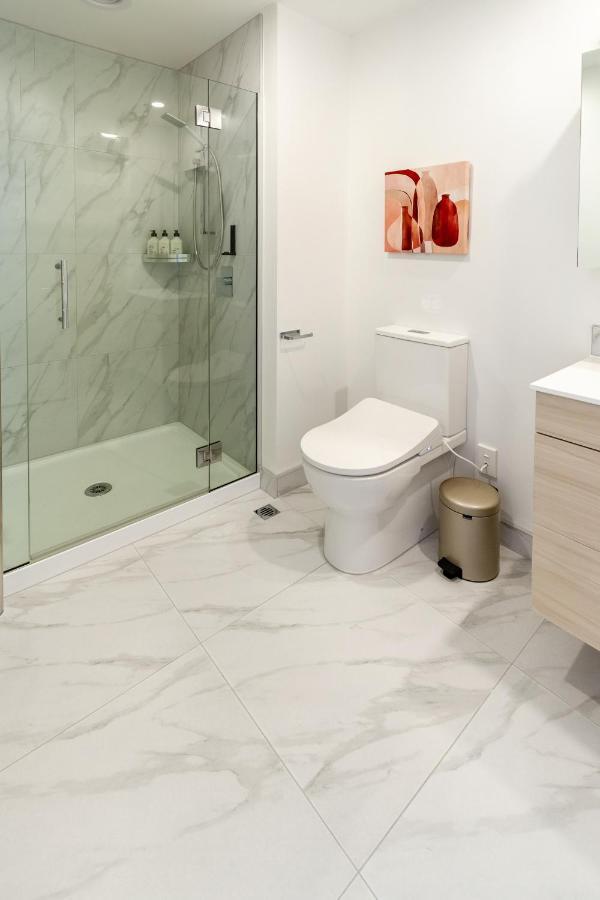 Sun Soaked Townhouse 2 Bed 2 Bath *