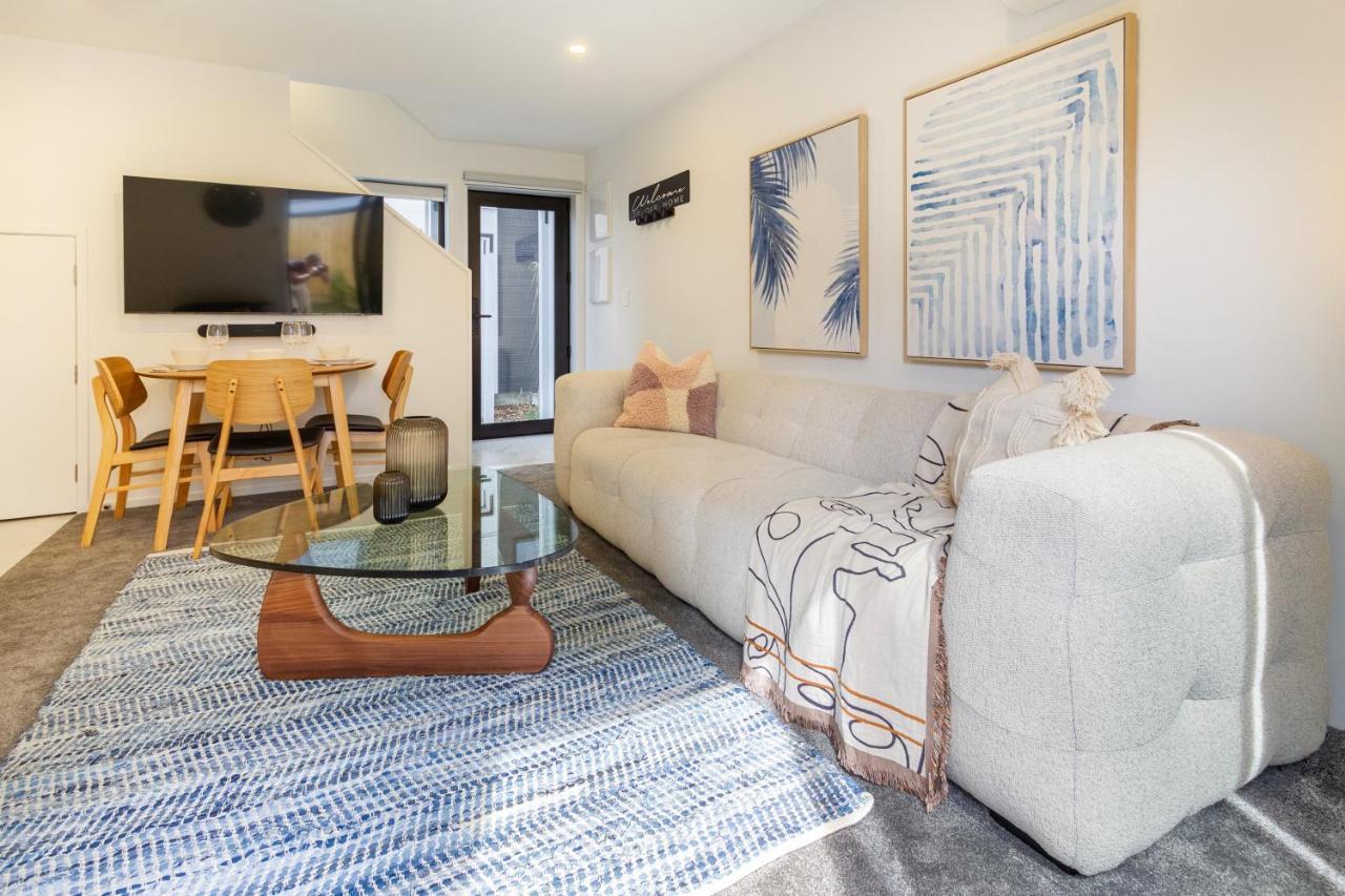 Sun Soaked Townhouse 2 Bed 2 Bath Christchurch