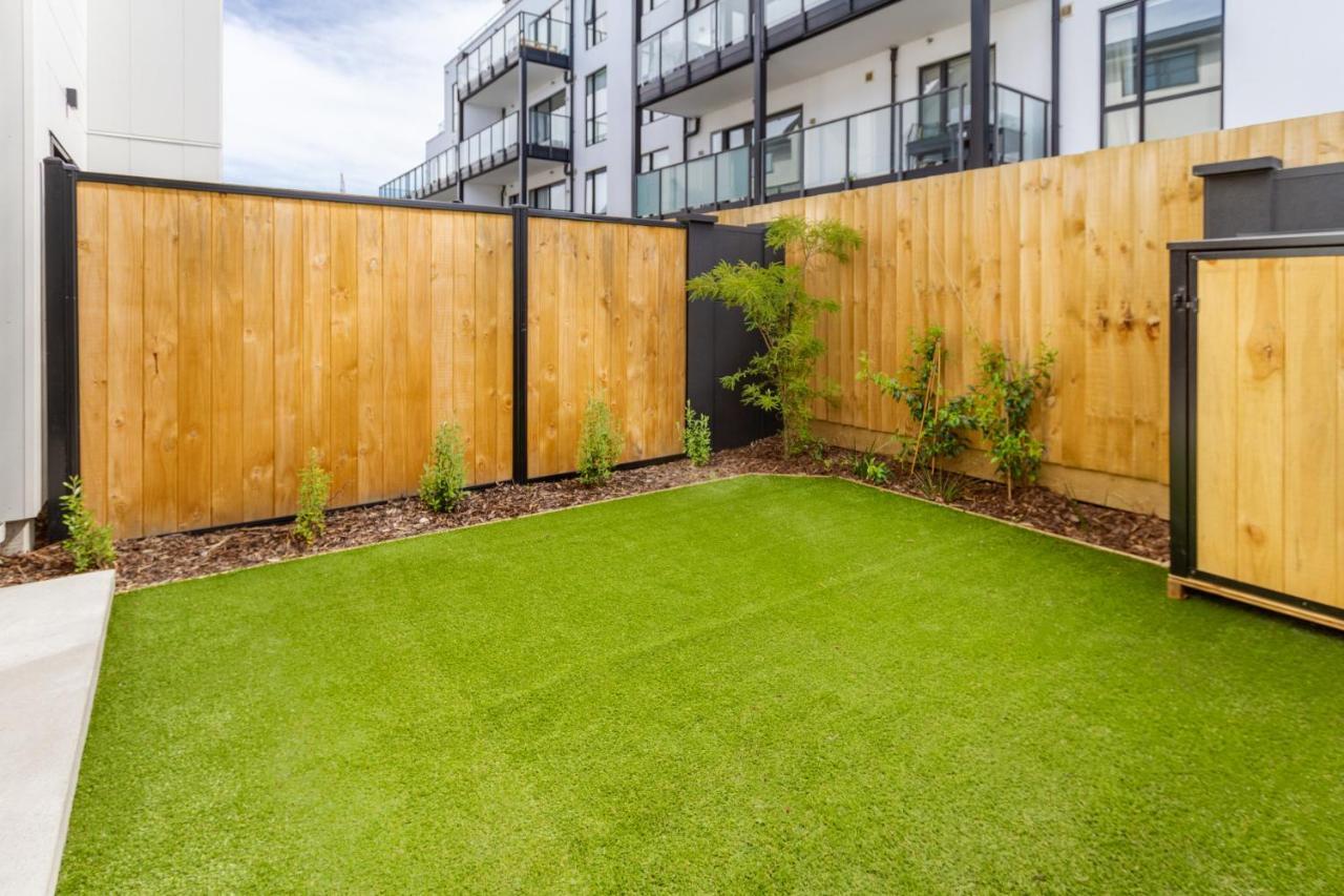 Sun Soaked Townhouse 2 Bed 2 Bath *