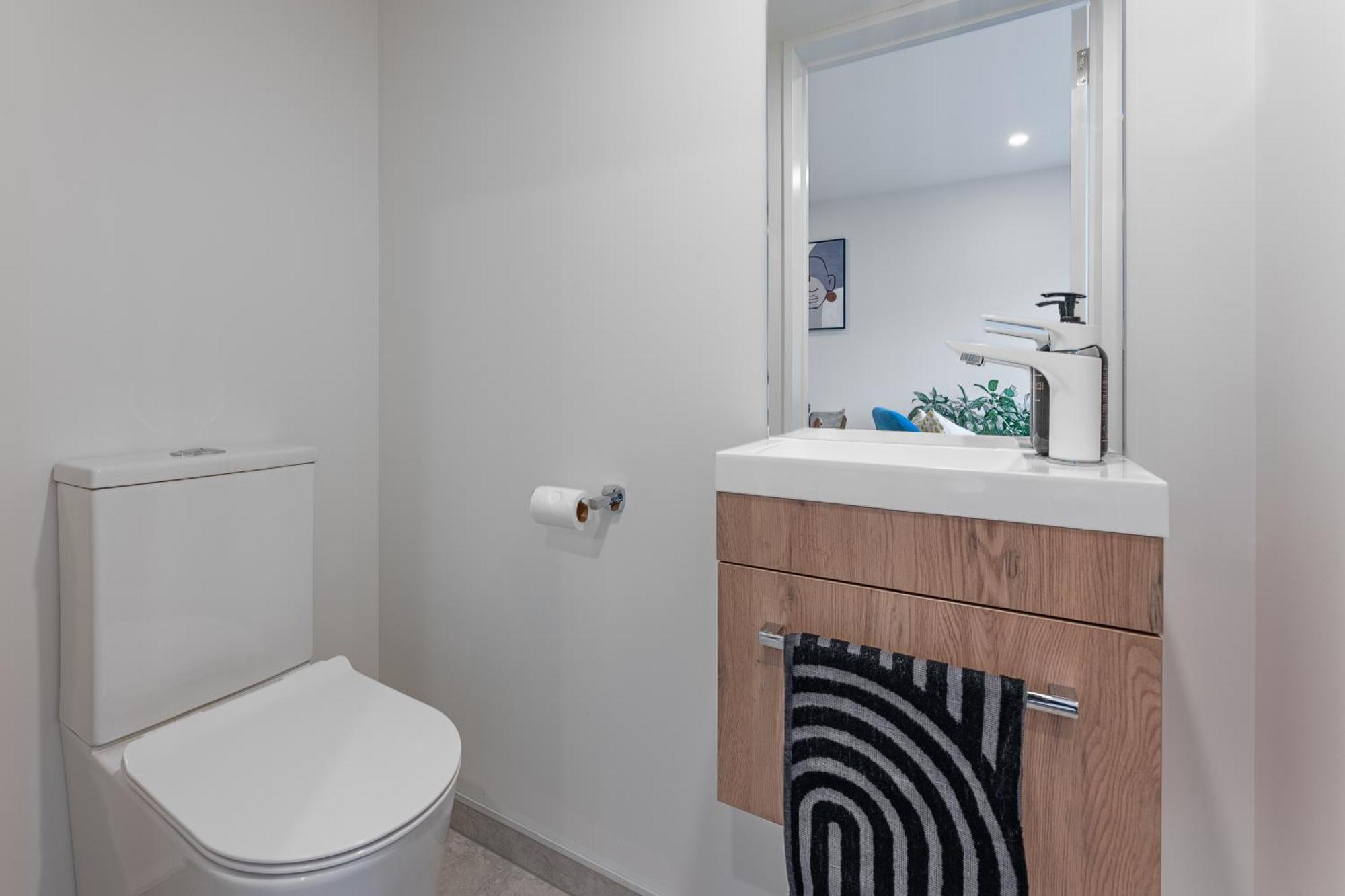 Urban Nest - Entire Townhouse And Free Parking Holiday home Christchurch