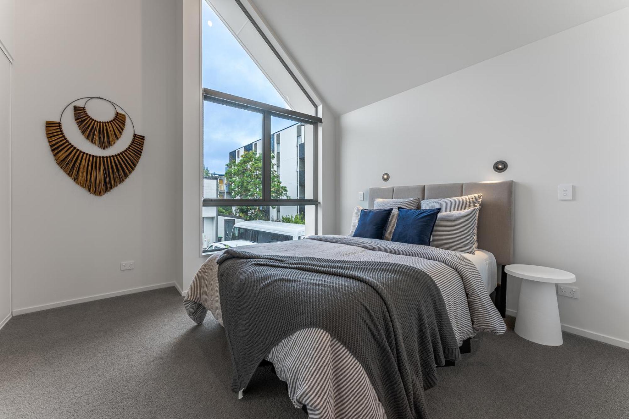 Urban Nest - Entire Townhouse And Free Parking Holiday home *