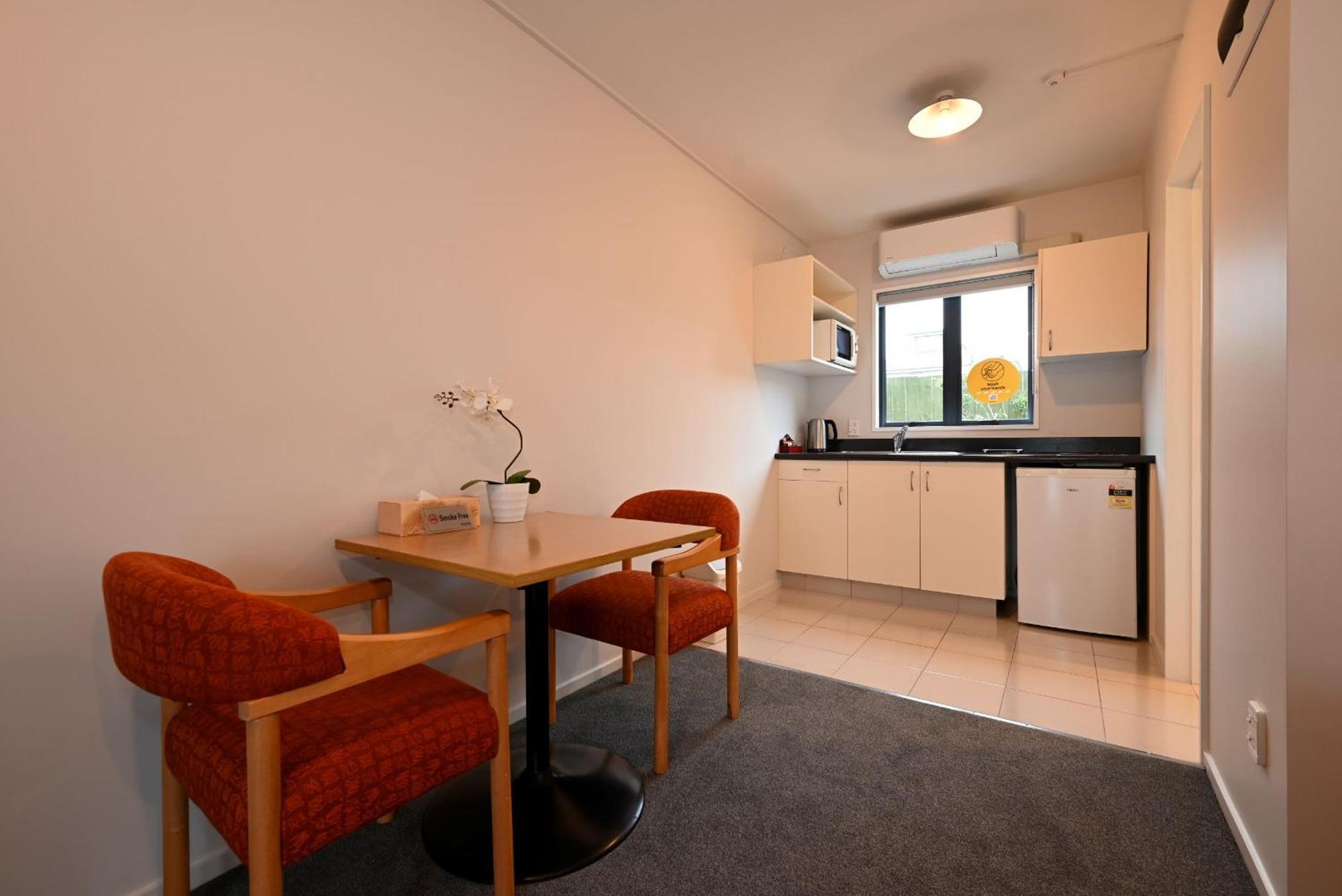 Riccarton Mall Motel 4*