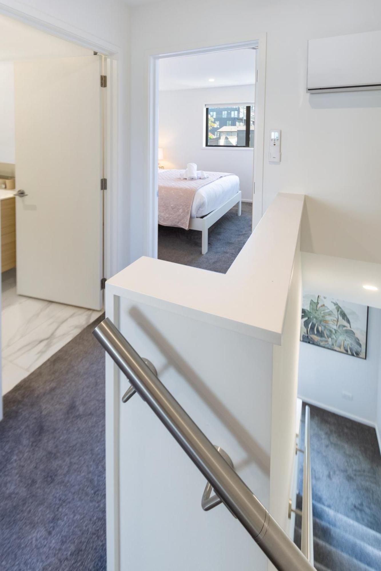 Vibrant Pad 2 Bed 1 Bath With Park Apartment