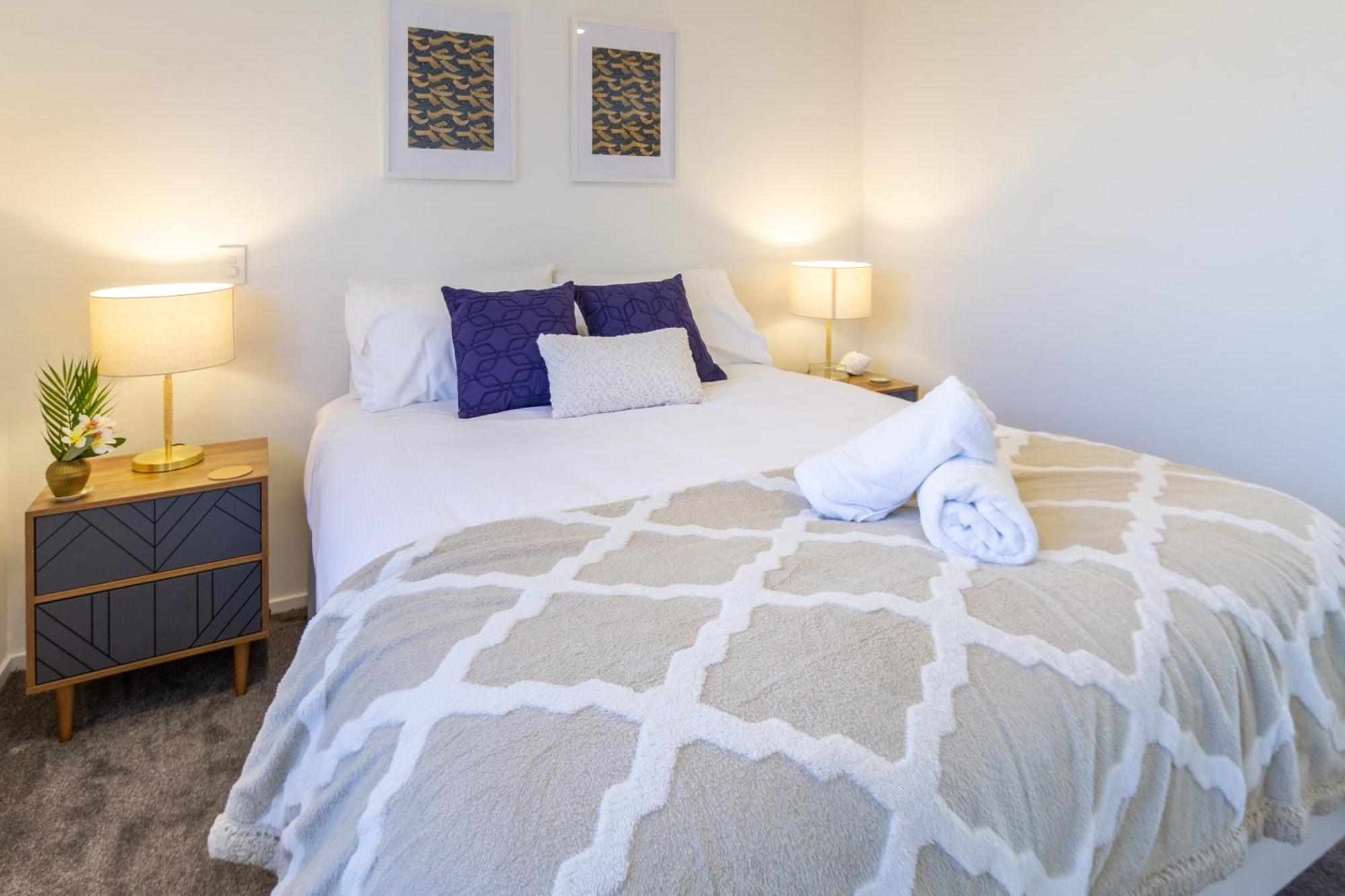 Apartment Vibrant Pad 2 Bed 1 Bath With Park *