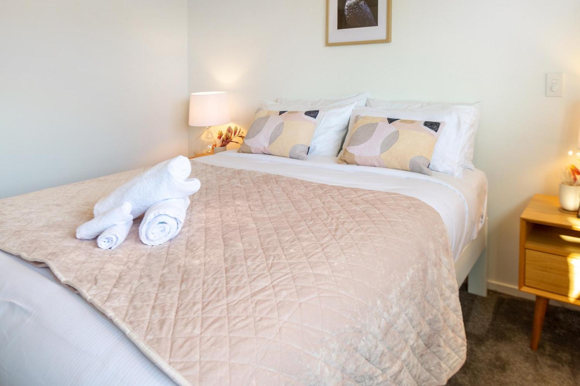 Vibrant Pad 2 Bed 1 Bath With Park * Christchurch