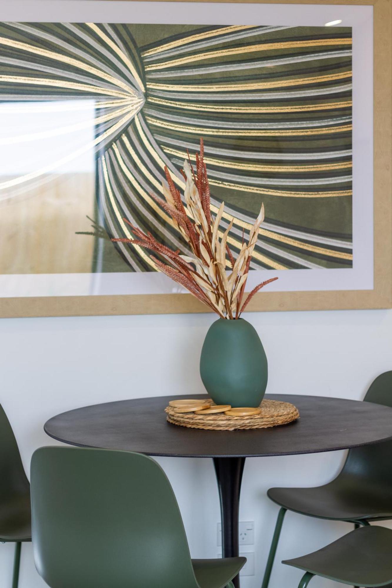 Apartment Elegant 2 Bed 2 Bath In The Cbd