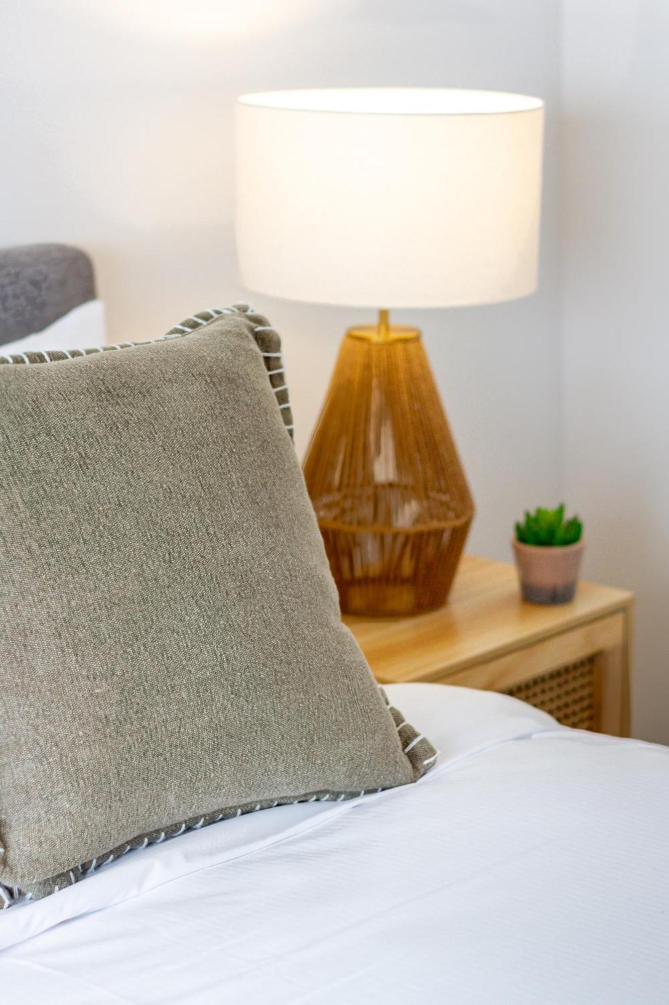 Elegant 2 Bed 2 Bath In The Cbd Christchurch