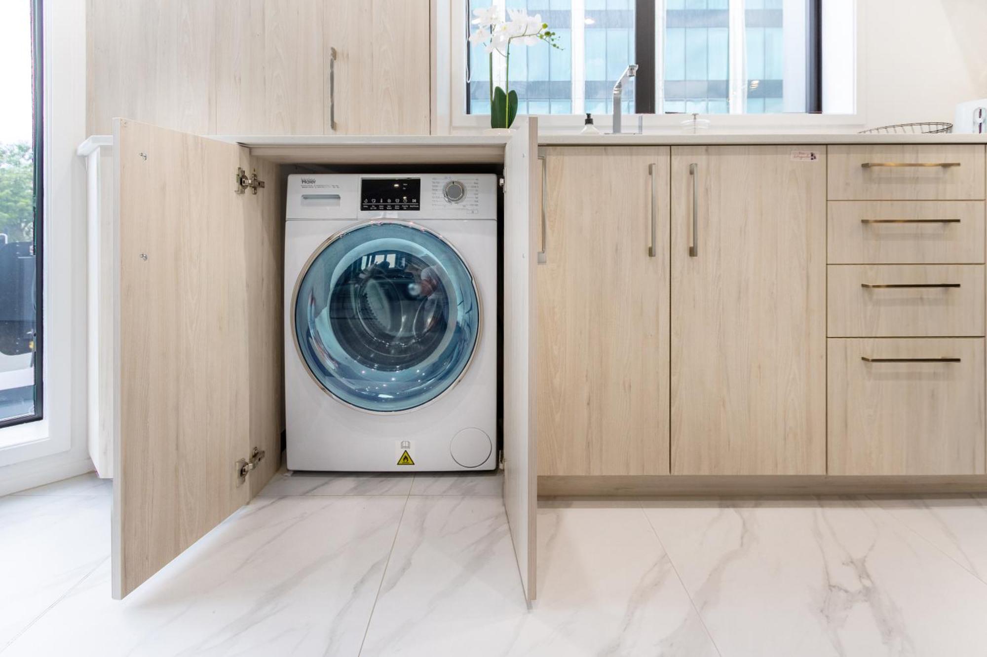 Apartment Chic 3-br Cbd Gem In Christchurch: Prime Location