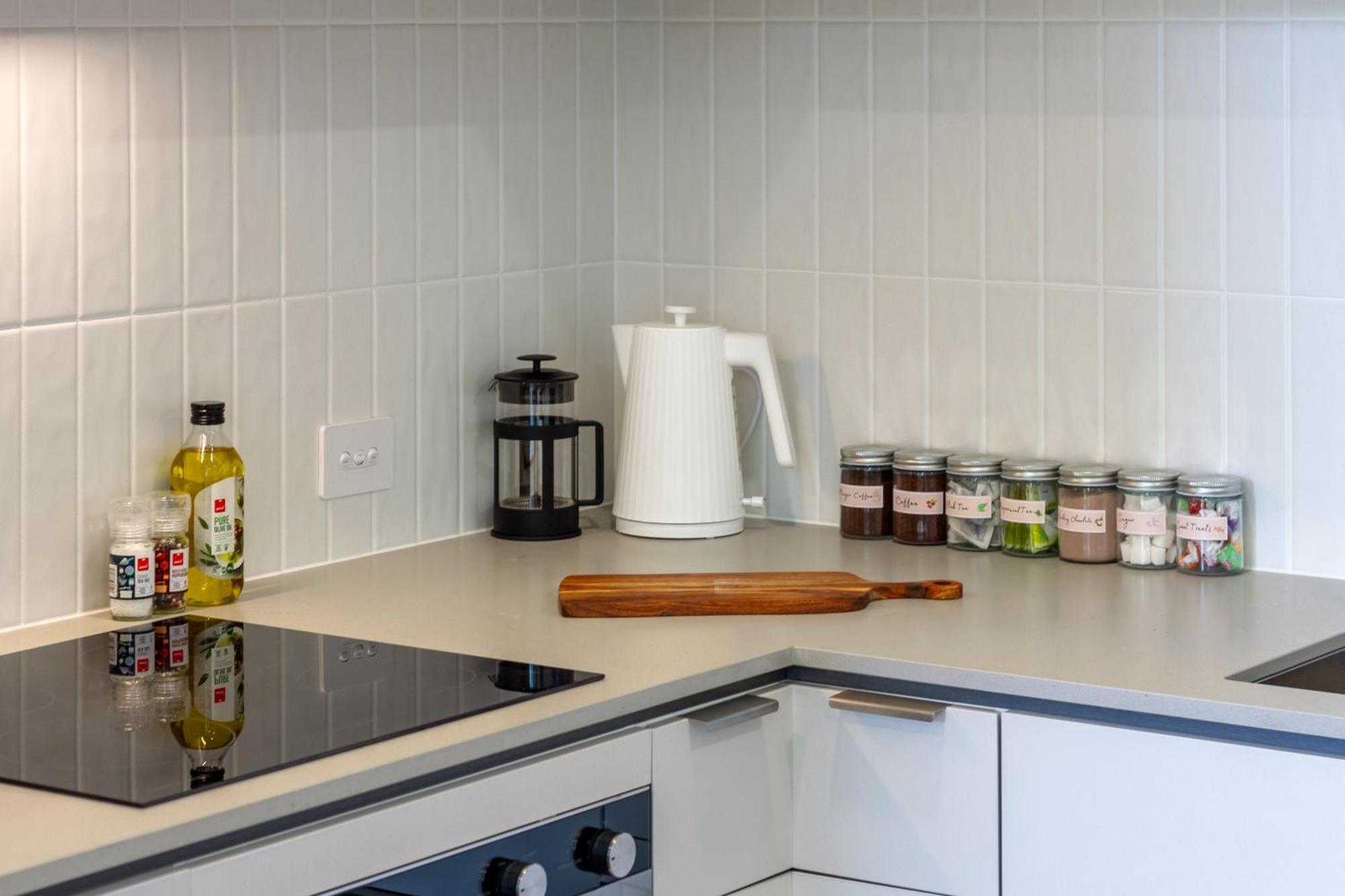 Unbeatable Location 2 Bed Single Lvl * Christchurch