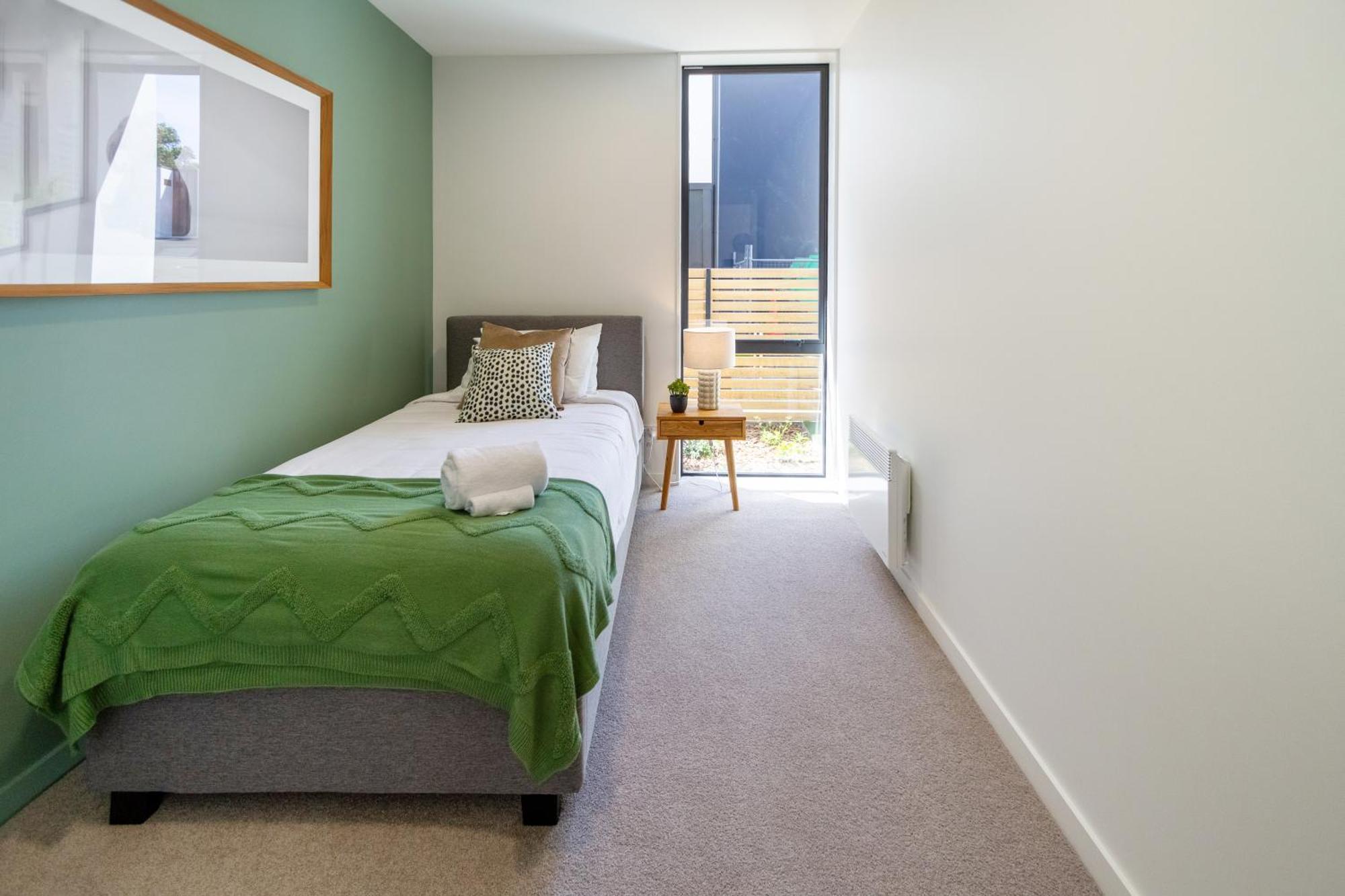 Unbeatable Location 2 Bed Single Lvl Apartment Christchurch