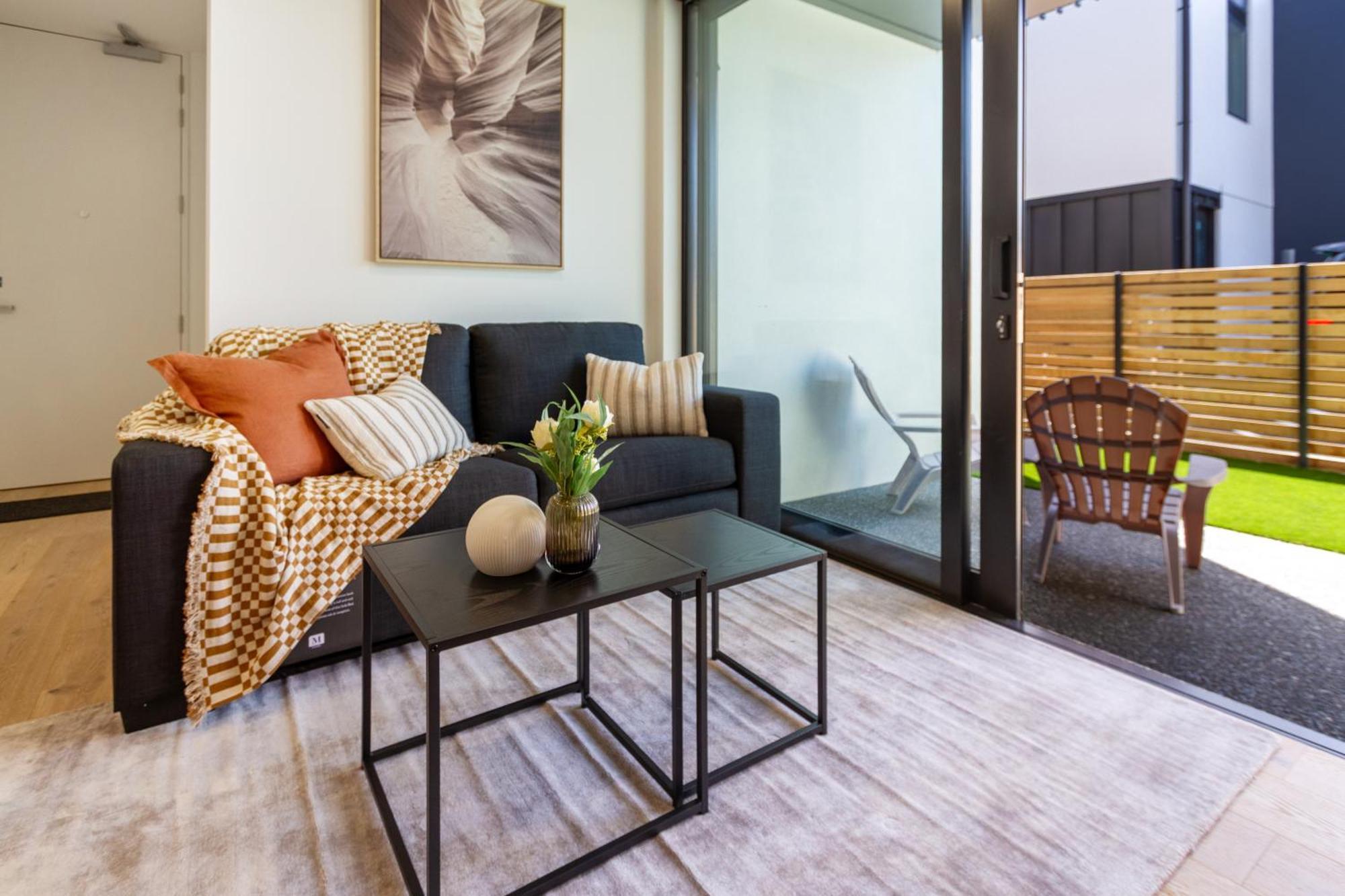 Unbeatable Location 2 Bed Single Lvl * Christchurch
