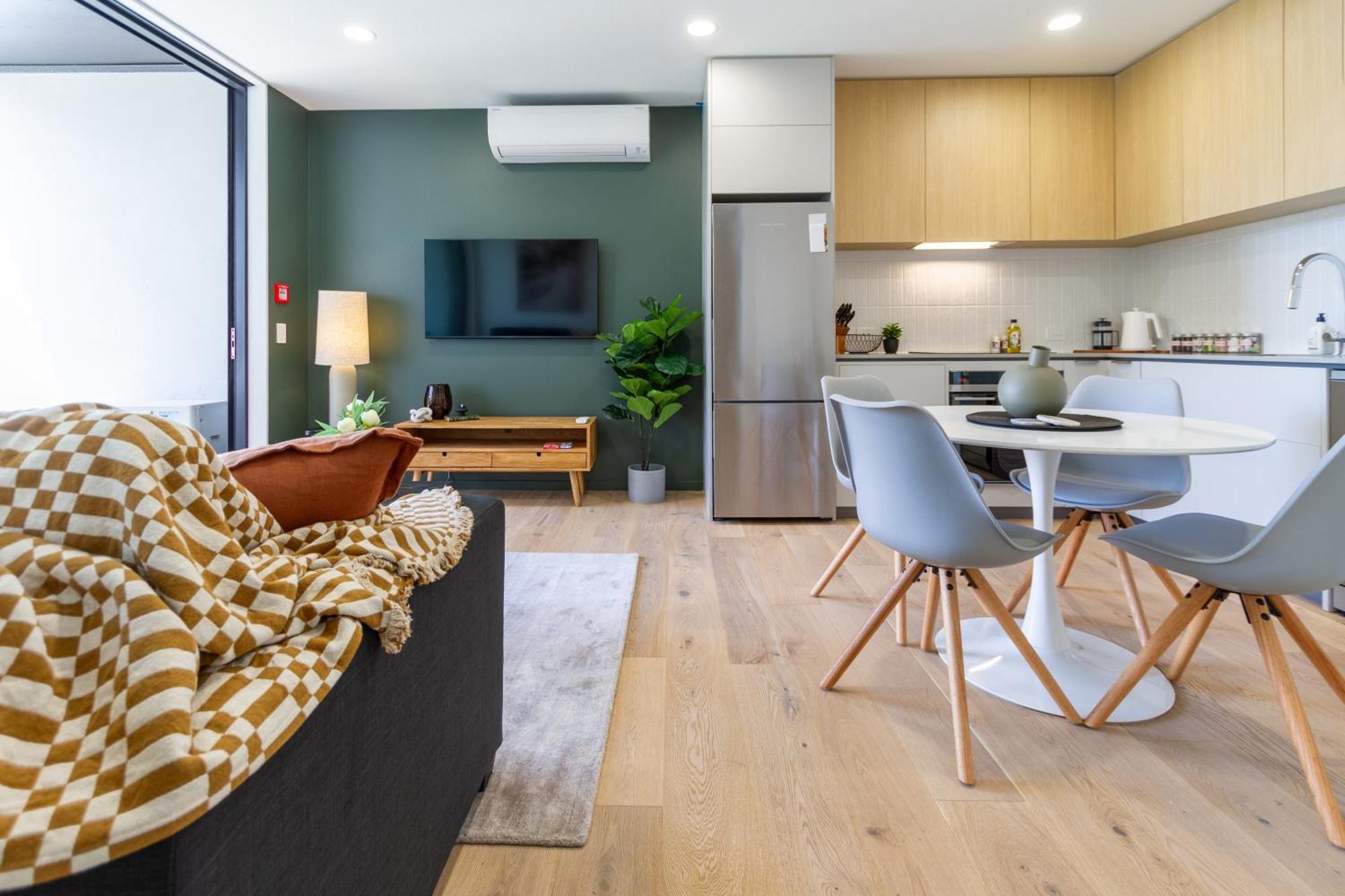 Unbeatable Location 2 Bed Single Lvl Apartment Christchurch