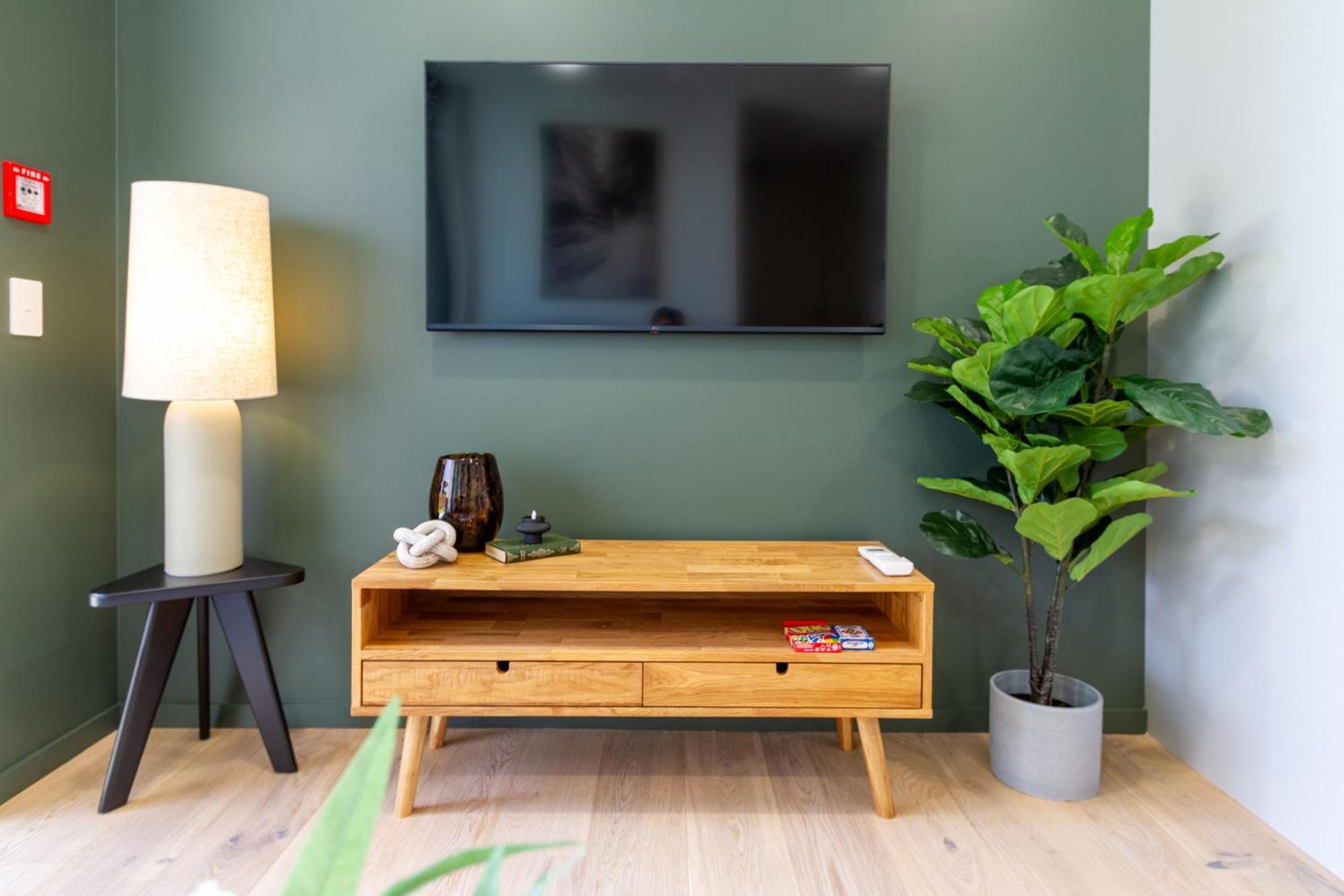 Apartment Unbeatable Location 2 Bed Single Lvl Christchurch