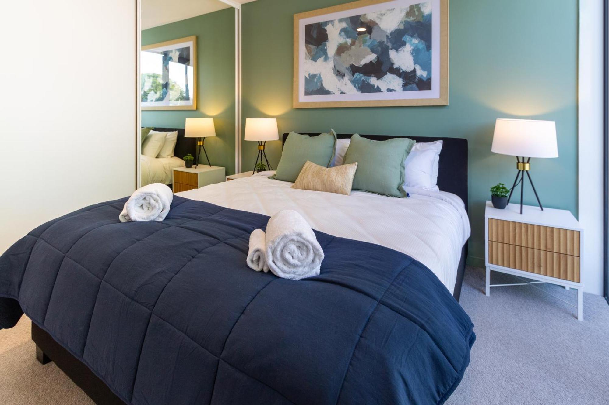 Unbeatable Location 2 Bed Single Lvl Christchurch