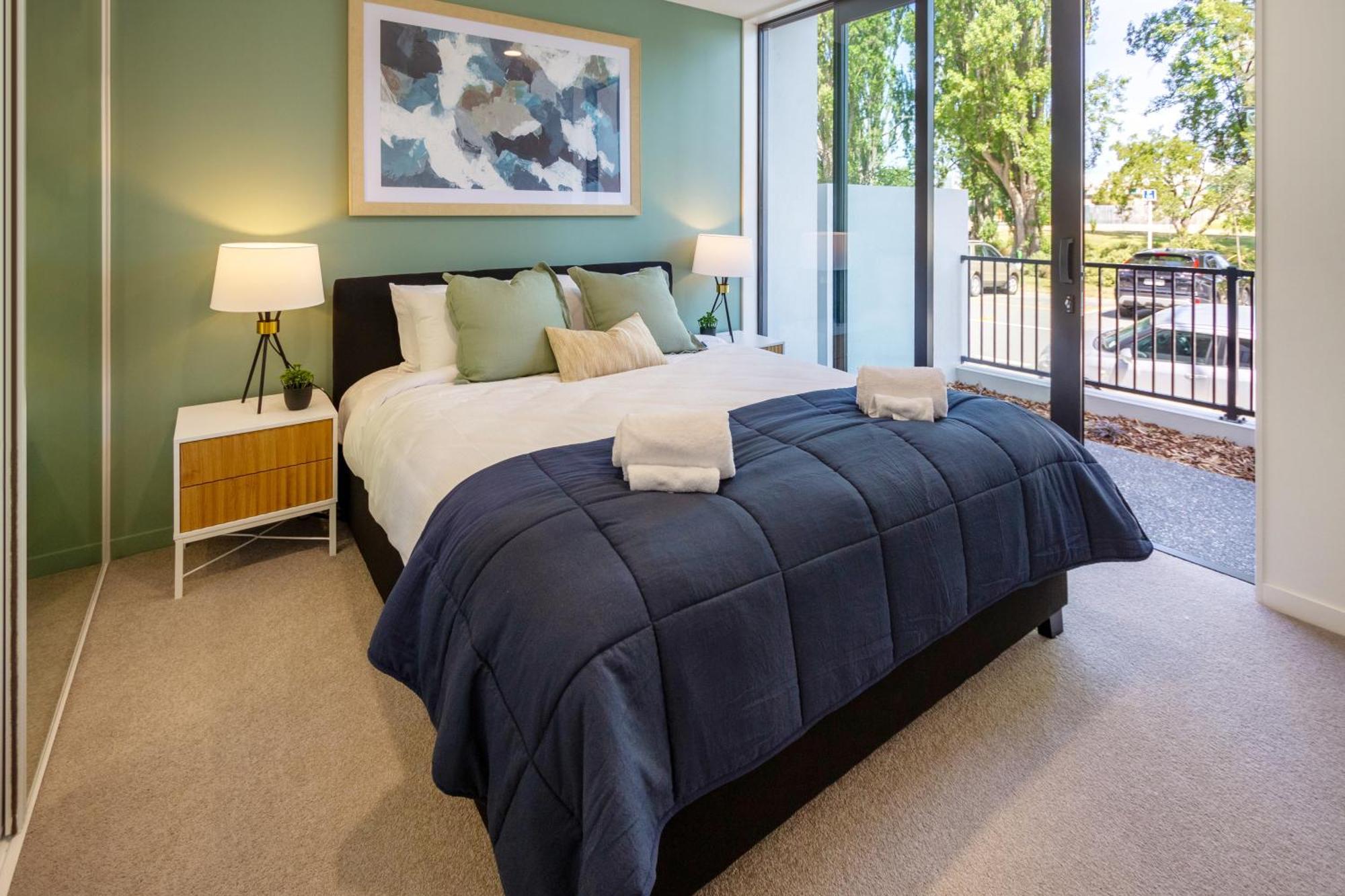 Unbeatable Location 2 Bed Single Lvl