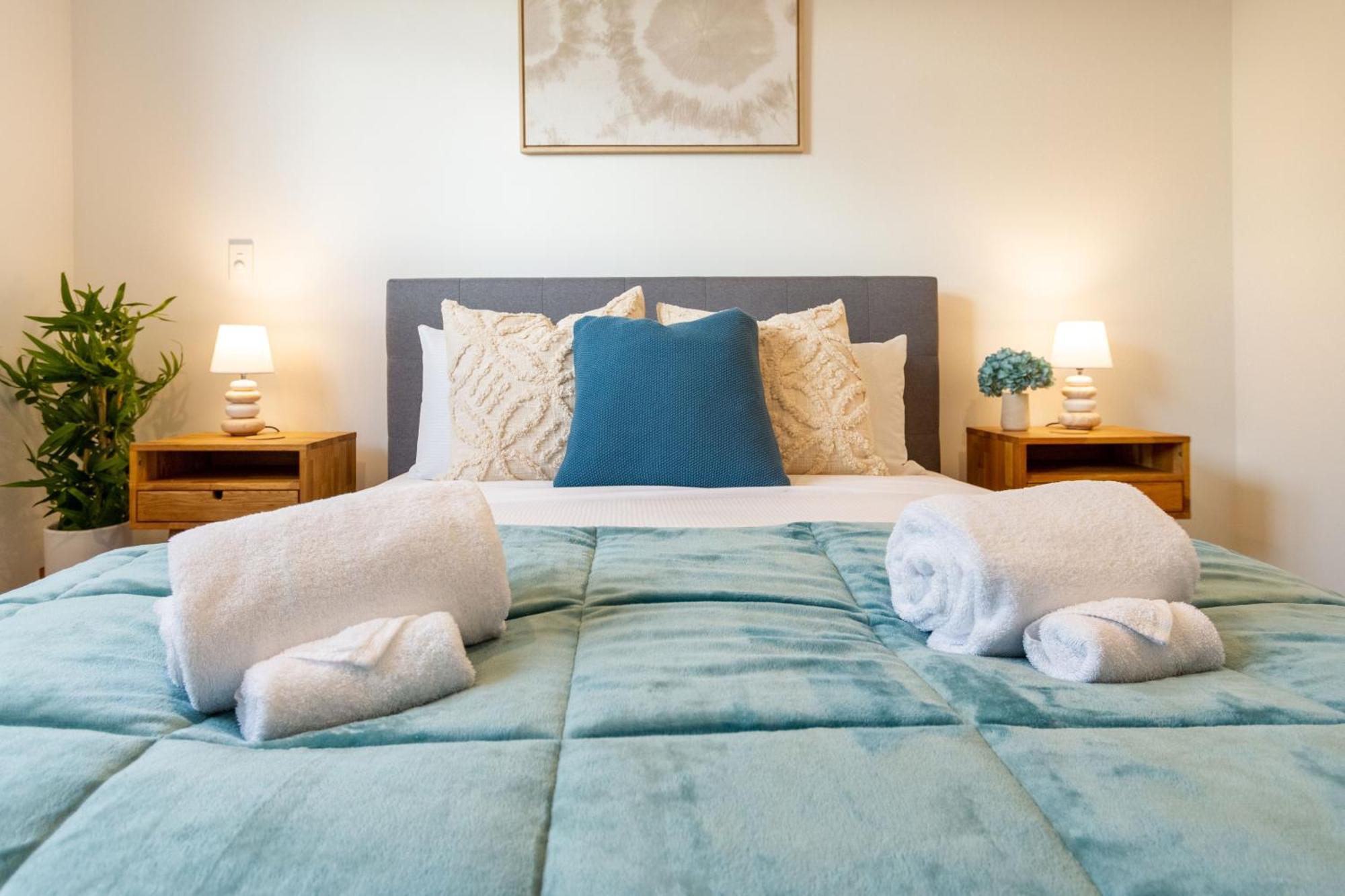 Executive On Lichfield Street - 2 Bed 2 Bath * Christchurch
