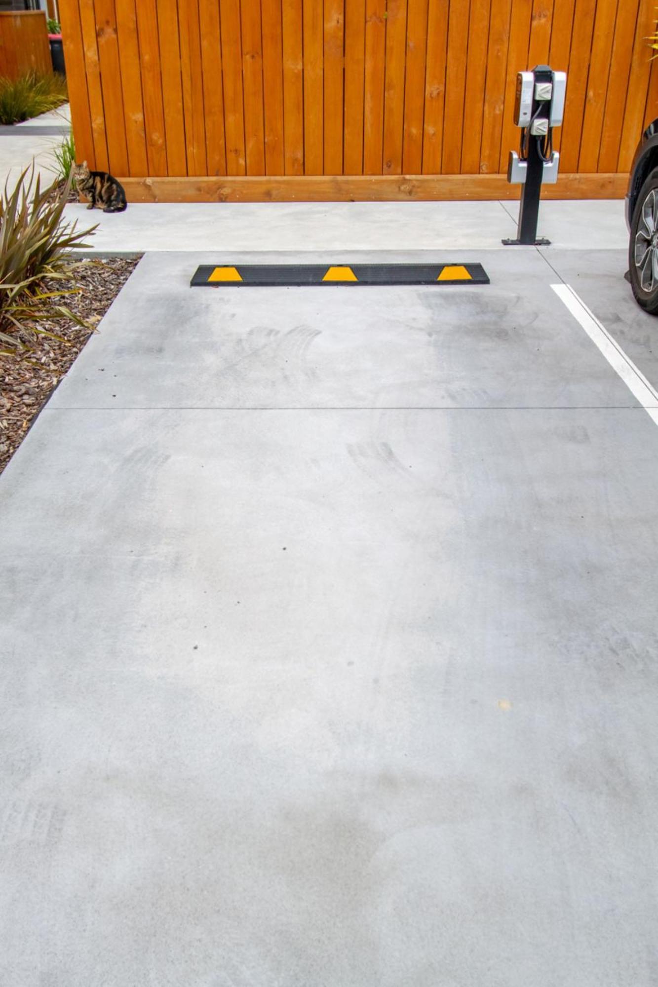 Vacation Riccarton 2 Bed 2 Bath W/carpark Apartment