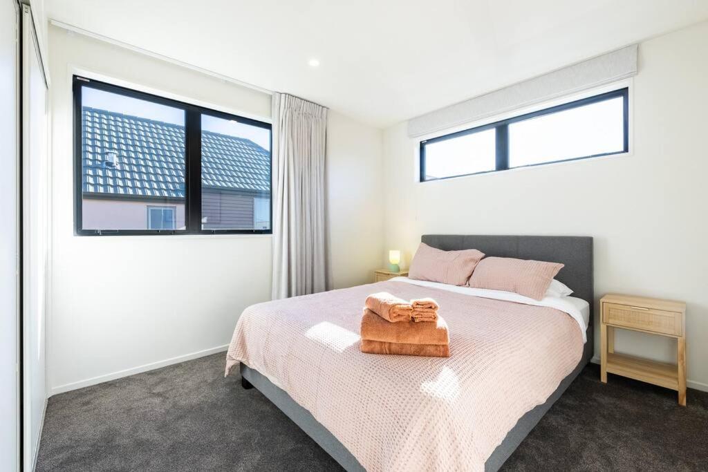 Brand New, Private & Townhouse * Christchurch