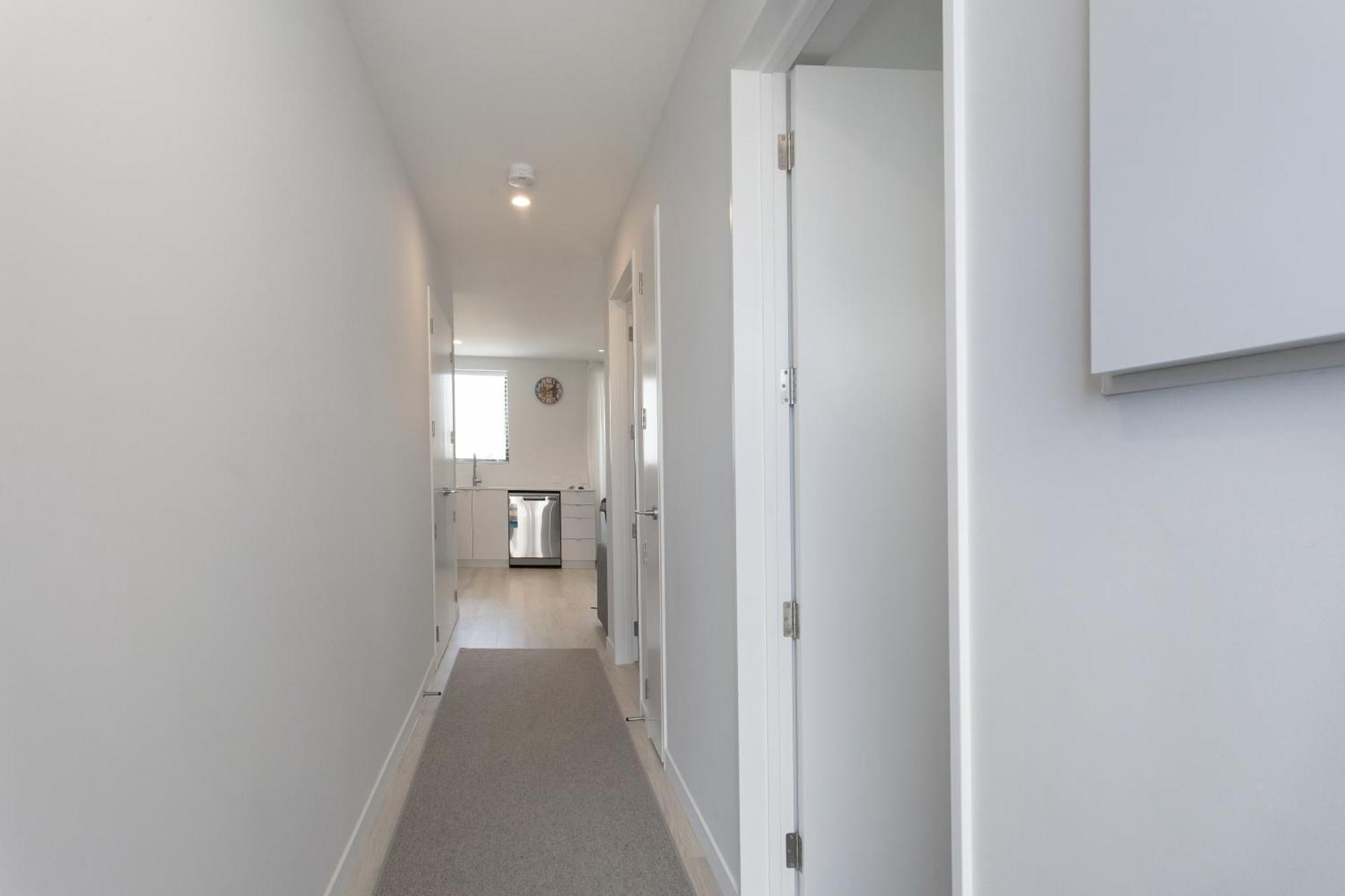 Location Location Location 2 Mins Cbd Free Parking Apartment *