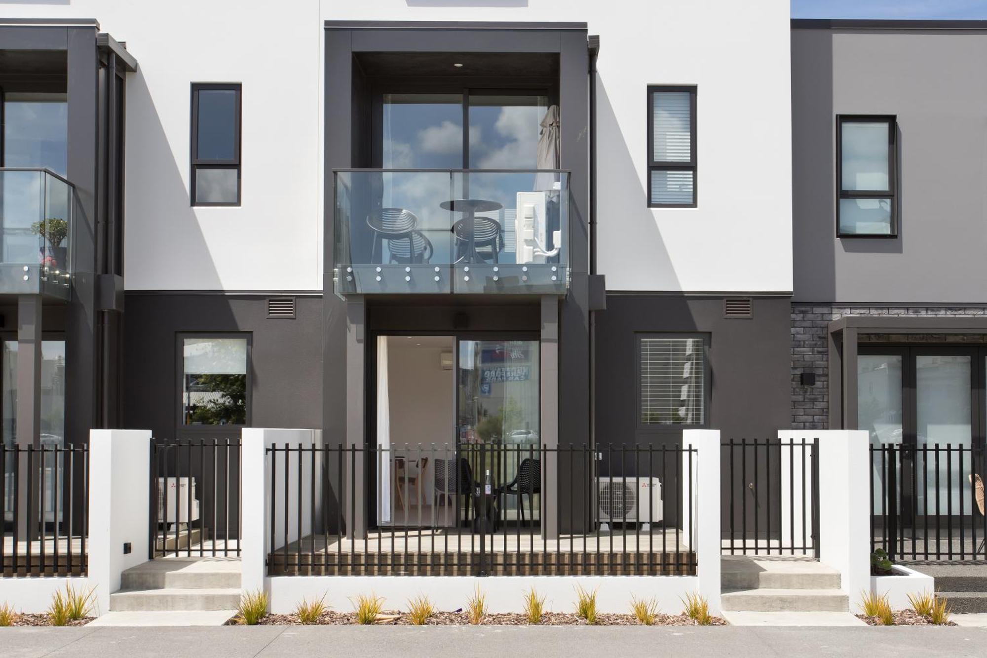 Location Location Location 2 Mins Cbd Free Parking Apartment Christchurch