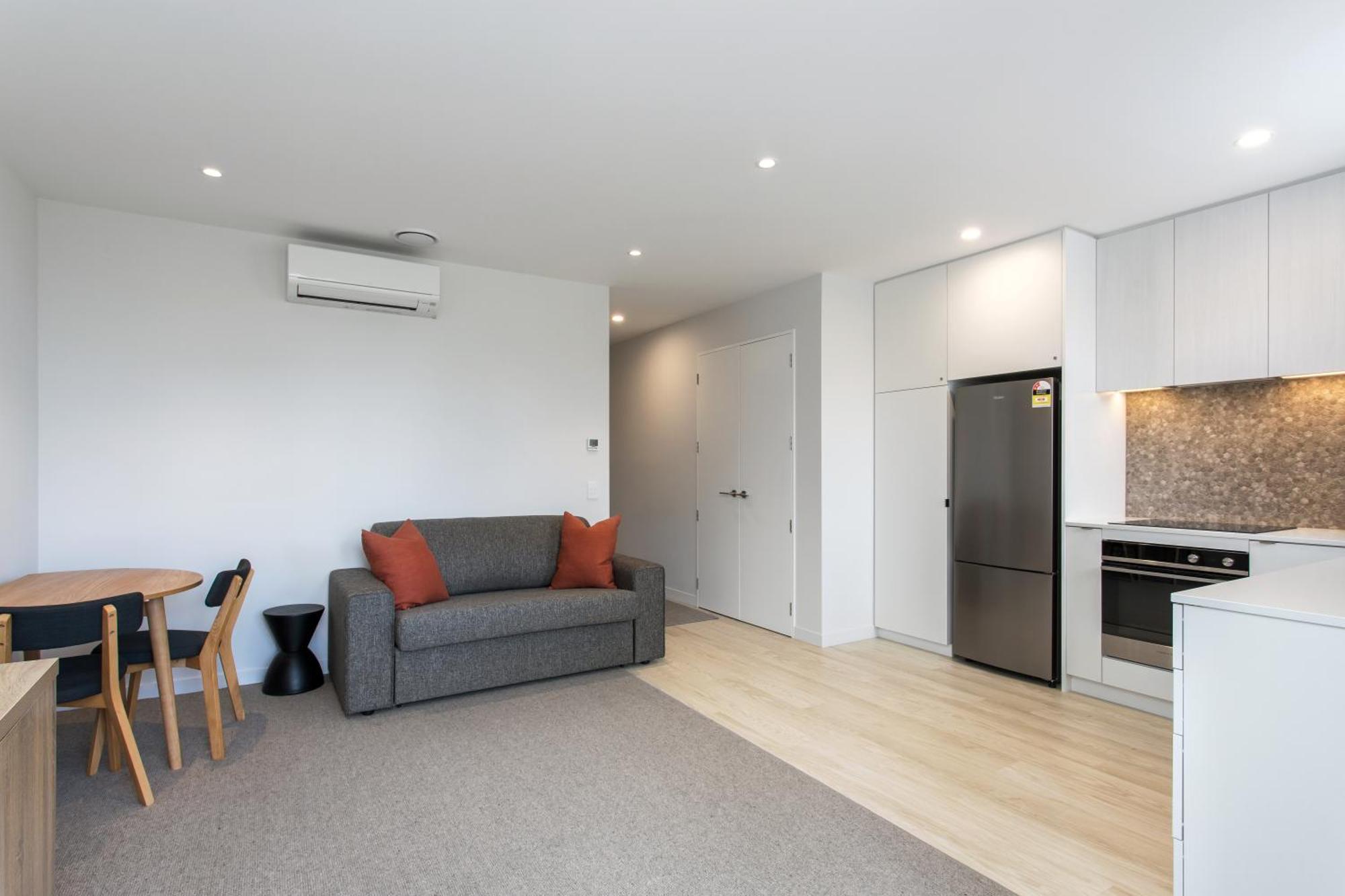 Location Location Location 2 Mins Cbd Free Parking *