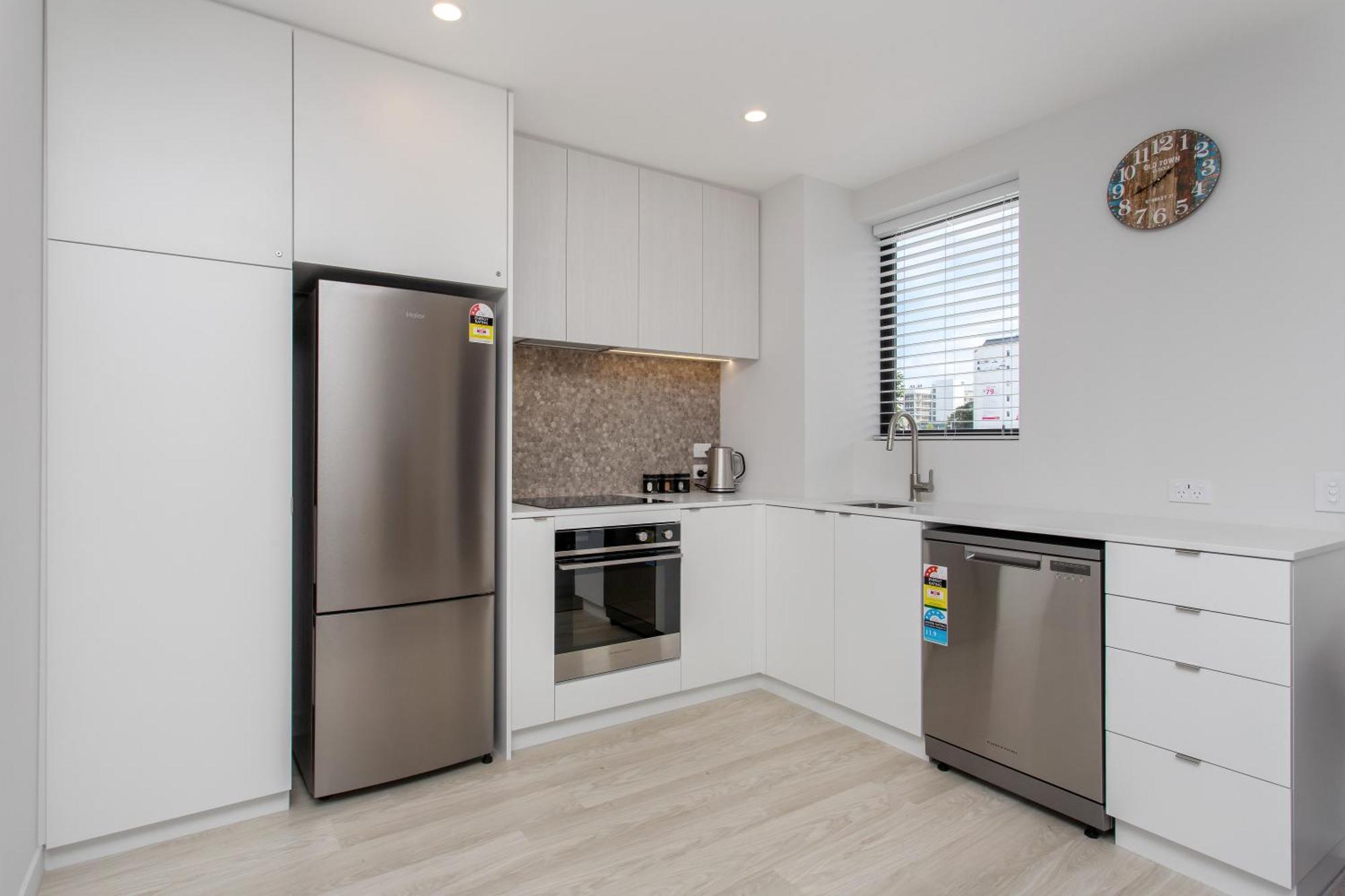 Location Location Location 2 Mins Cbd Free Parking *