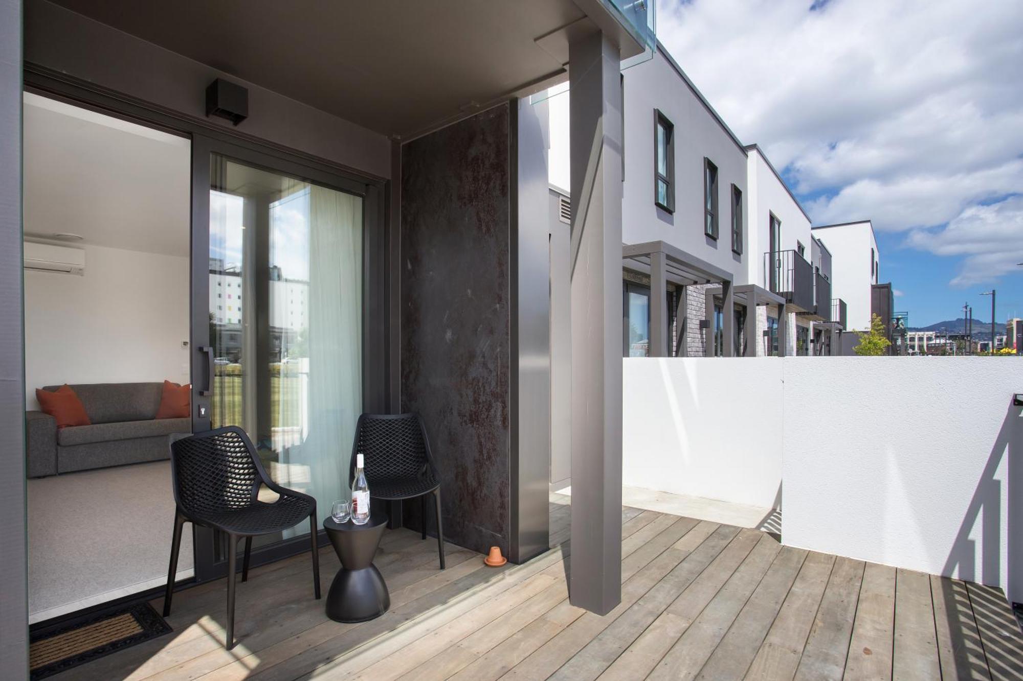 Location Location Location 2 Mins Cbd Free Parking Apartment