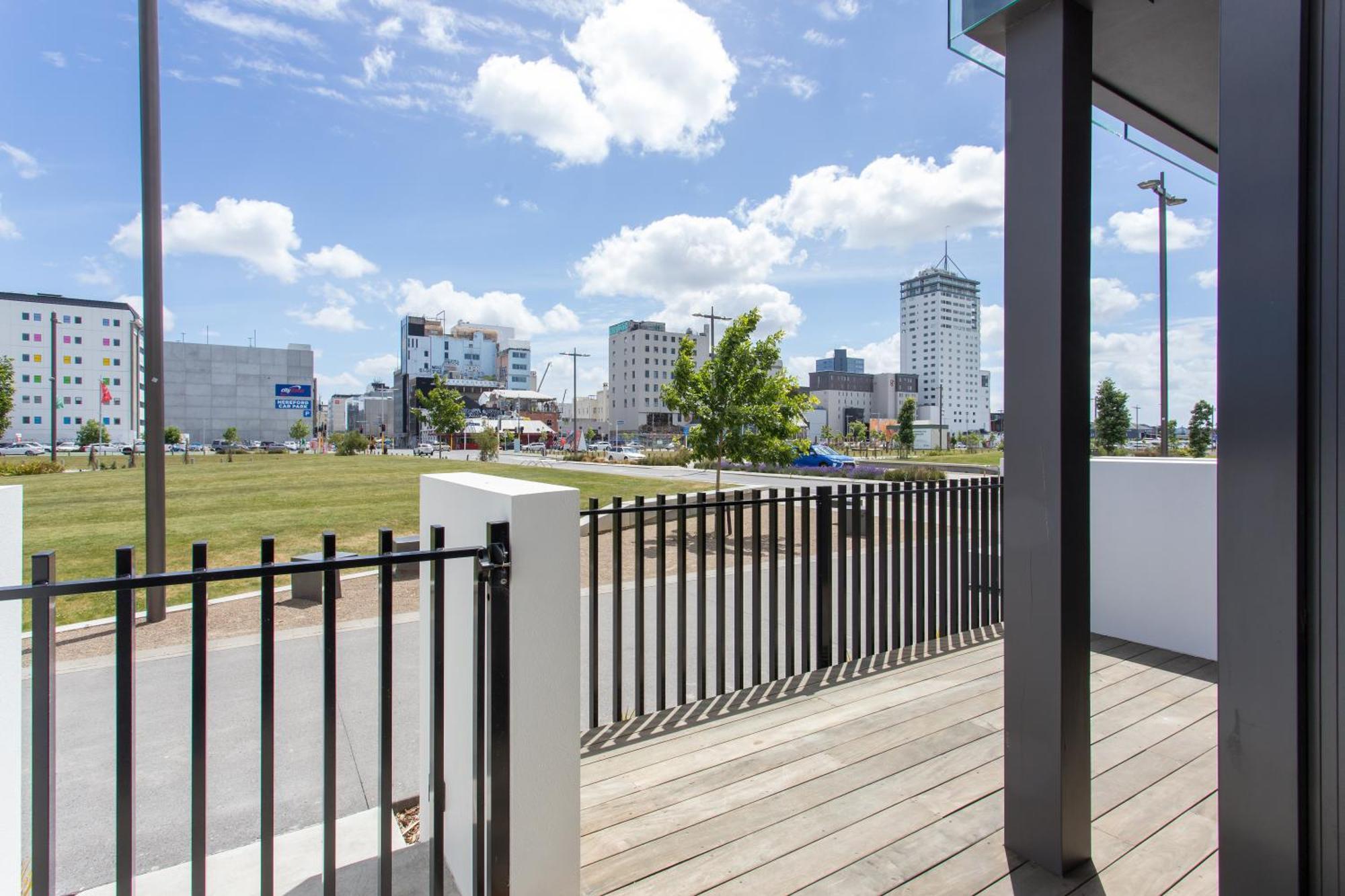 Location Location Location 2 Mins Cbd Free Parking *
