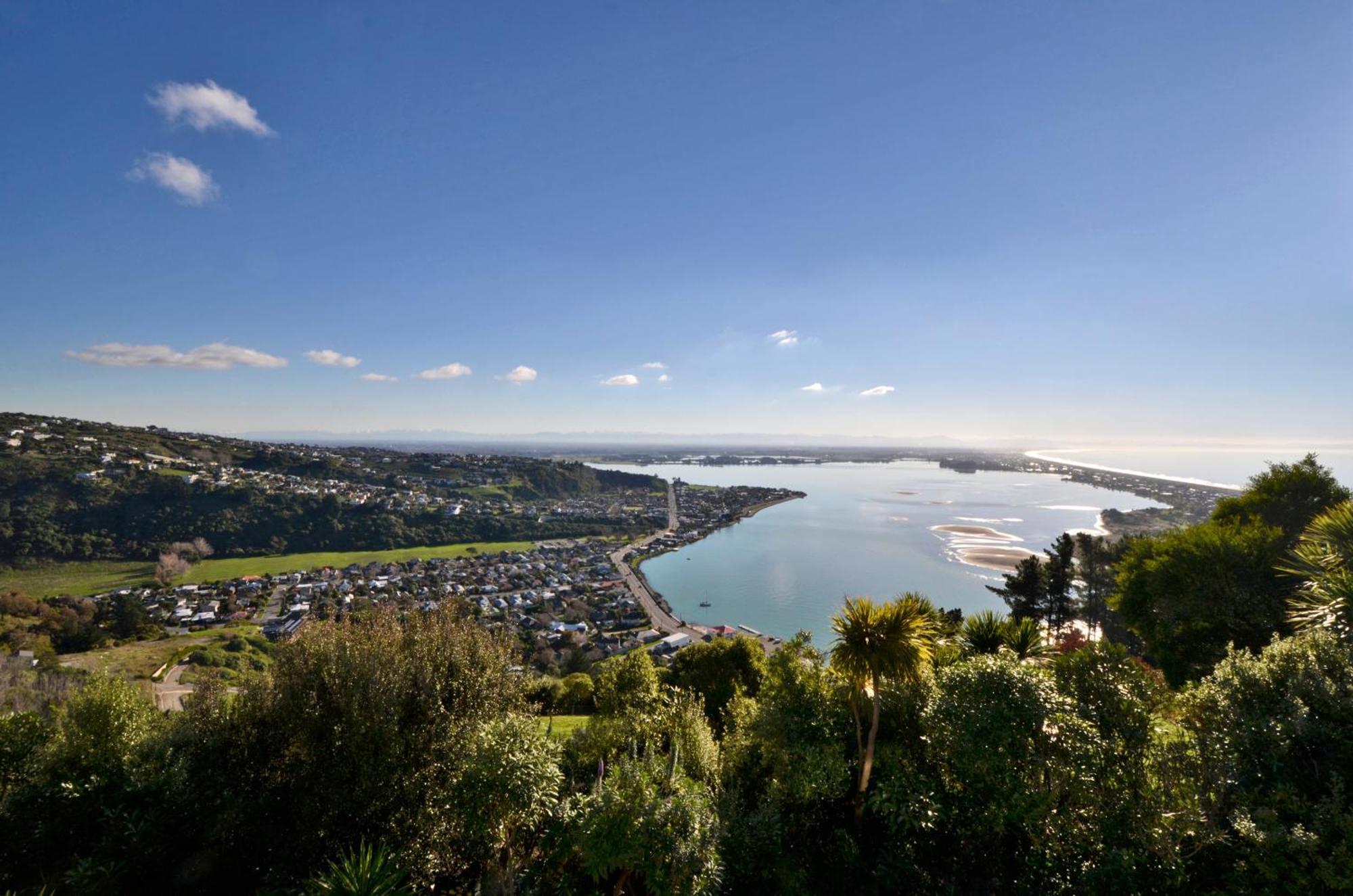 Panoramic Views And Complete Privacy Christchurch